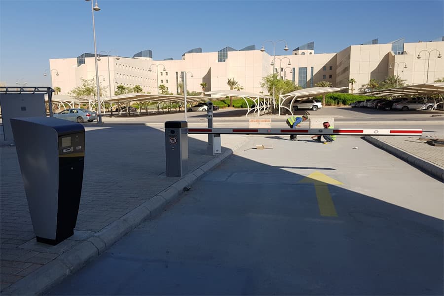 Suudi Arabistan Milli Eğitim Bakanlığı Katlı Otoparkı